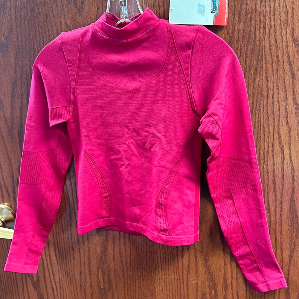 New Balance Deep Fucshia Crop LS top NWT XS/S #Z2
